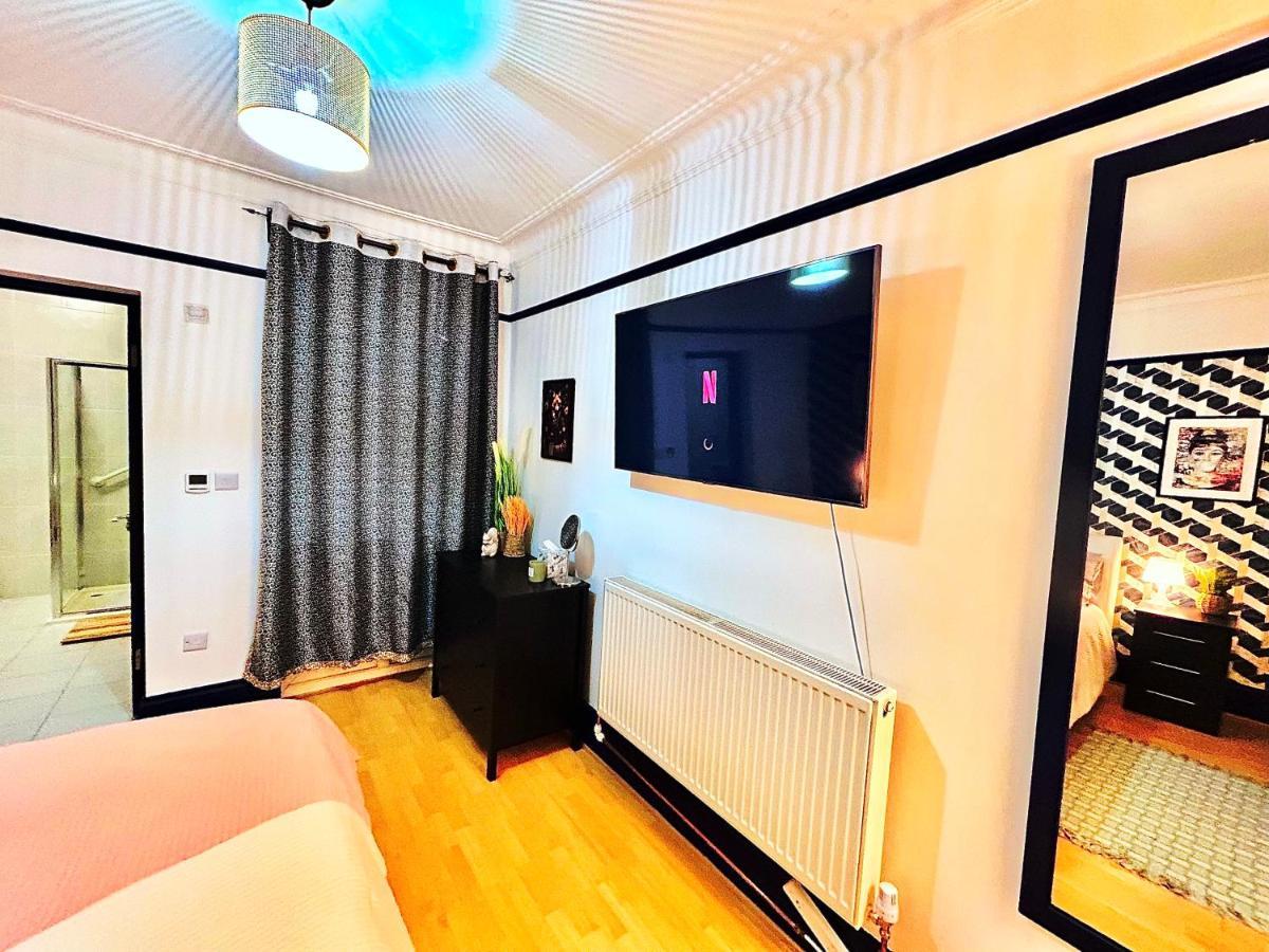 Rest Boutique Golders Green Londra Exterior foto