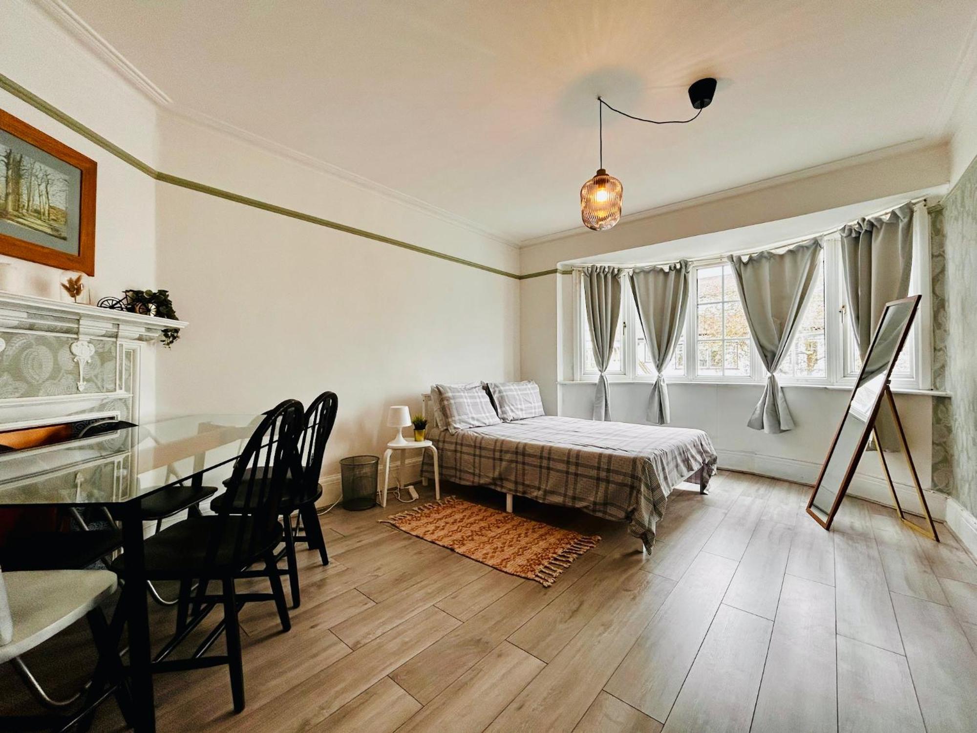 Rest Boutique Golders Green Londra Exterior foto